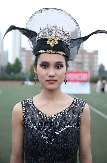 黑暗少女   石农兴1.jpg